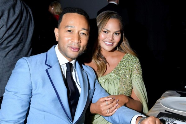 John Legend y Chrissy Teigen esperan su tercer hijo