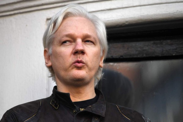 AMLO ofrece asilo político a Julian Assange tras negarse extradición a EEUU
