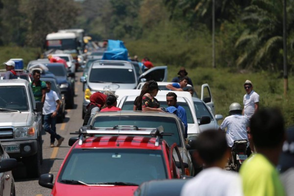 Accidente deja un muerto en carretera hacia Tela; colapsa tráfico