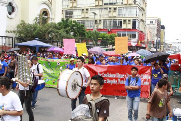 Trabajadores hondureños salen a las calles para exigir sus derechos