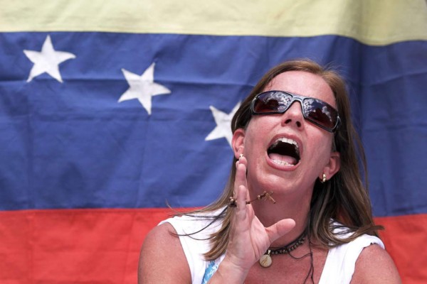 Cientos marchan en Caracas, Gobierno venezolano elevó a 39 la cifra de muertes