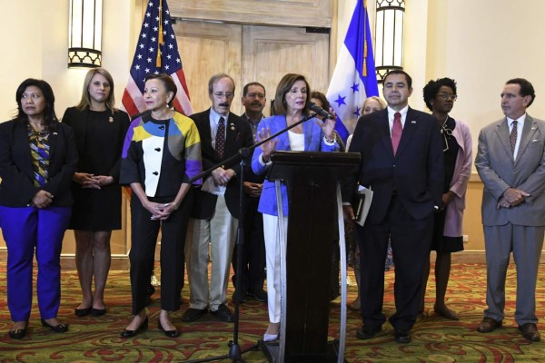Accompanied by US congressmen, US Speaker of the House Nancy Pelosi (front) attends a press conference in Tegucigalpa, on August 10, 2019. - On Friday US President Donald Trump included Honduras in a list of 22 nations used by drug traffickers as transit countries. (Photo by ORLANDO SIERRA / AFP)