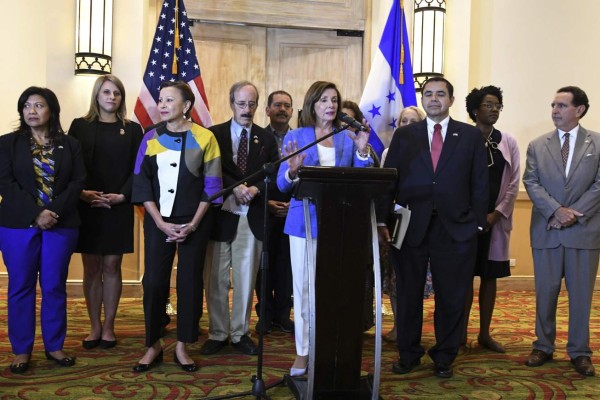 Accompanied by US congressmen, US Speaker of the House Nancy Pelosi (front) attends a press conference in Tegucigalpa, on August 10, 2019. - On Friday US President Donald Trump included Honduras in a list of 22 nations used by drug traffickers as transit countries. (Photo by ORLANDO SIERRA / AFP)