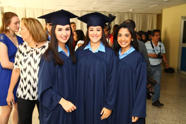 Alumnos de la Escuela Internacional Sampedrana se gradúan