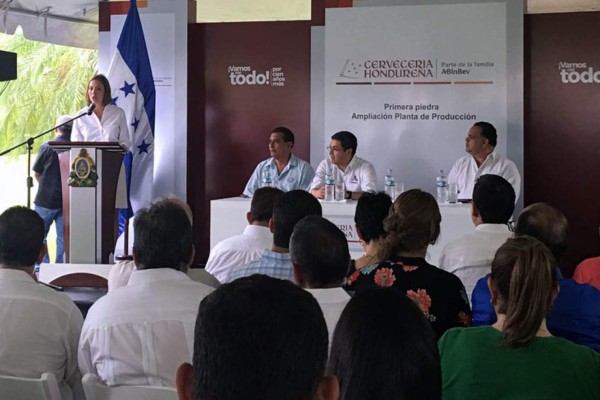 Cervecería Hondureña coloca primera piedra de su nueva línea de producción