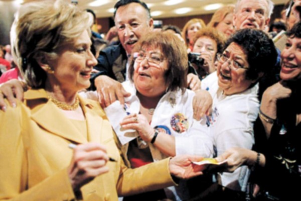 Hispanos al rescate de Hillary en Texas