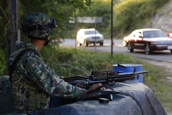 Internet, lanzacohetes y cocineras, los 'lujos' del 'Chapo' en su refugio