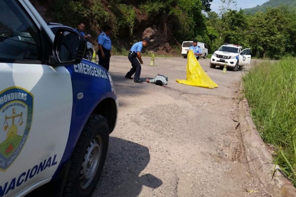 Encuentran cadáver con pasamontañas a orilla de carretera CA-4 en Copán