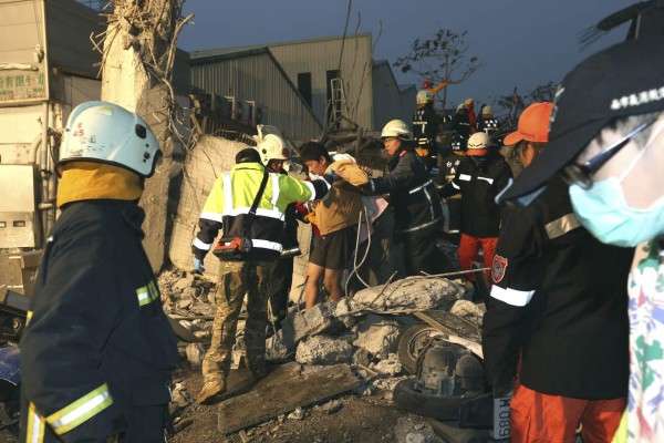 Al menos tres muertos por sismo de 6.4 grados en Taiwán