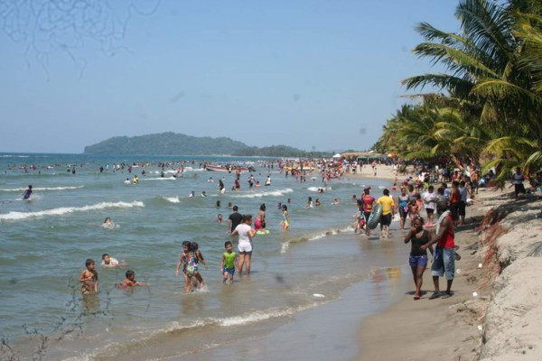 Lanzan campaña en Tela para atraer turistas