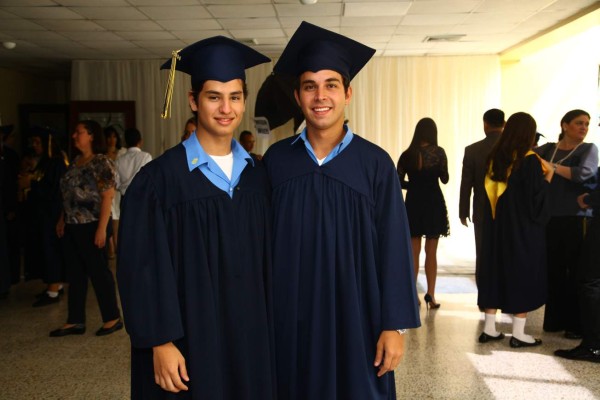 Alumnos de la Escuela Internacional Sampedrana se gradúan