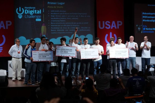 Jóvenes aspiran a cruzar barreras con sus proyectos