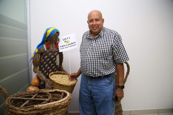 Cafetalero hondureño vendió a $80.60 la libra de café en subasta electrónica