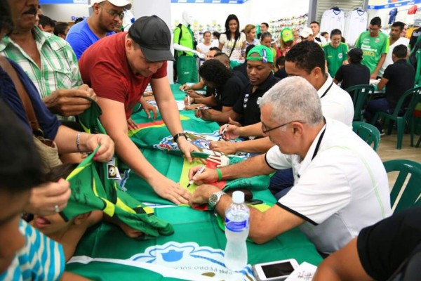 Marathón se deja querer por su afición