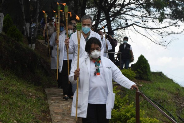 Médicos hondureños denuncian falta de equipos para protegerse del coronavirus