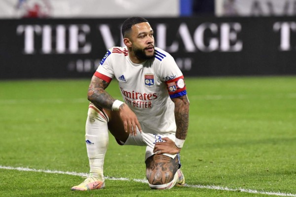 Depay se pronuncia sobre interés del Barcelona y revela oferta de otro club