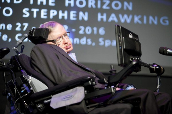 A prisión mujer que acosaba al famoso Stephen Hawking