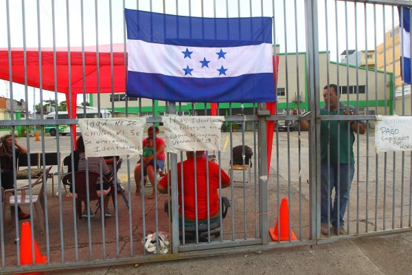 Empiezan a pagar en el RNP, pero tomas siguen