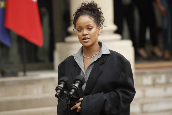 Rihanna arremete contra Snapchat por incitar a golpearla