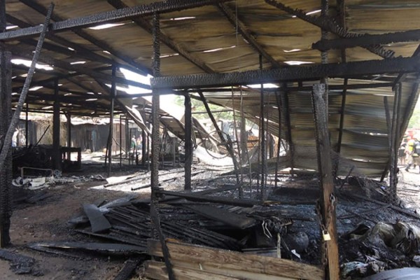 Incendio arrasa con el mercado de Danlí, El Paraíso