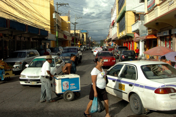 Más de 200 negocios han cerrado en La Ceiba por extorsión
