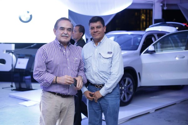 BMW ofrece coctel de lanzamiento del X5