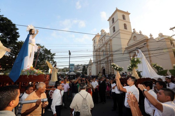 Católicos celebran las Carreritas de San Juan en Tegucigalpa