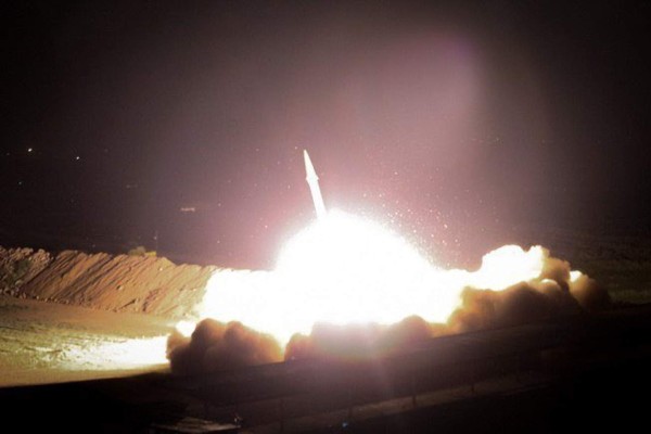 El Pentágono confirma bombardeo iraní y promete contraataque