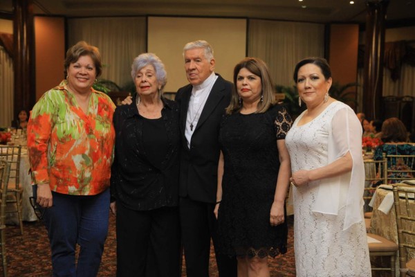 Padre Porfirio Ruiz cumple 50 años de sacerdocio