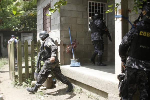Ejecutan cateos en la aldea Guaymas, de El Negrito, Yoro, en busca de droga