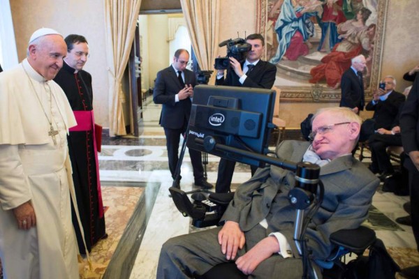 Vaticano pide a Dios recibir a Stephen Hawking