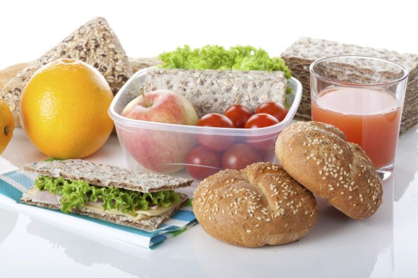 Una lonchera escolar: con diferentes alimentos proporciona un mejor rendimiento educativo