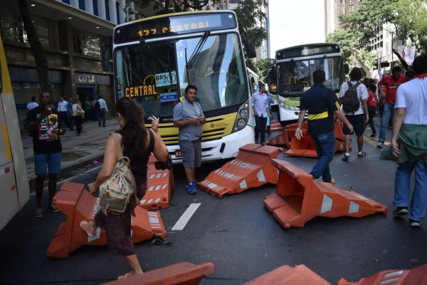 Protestan al estilo carnaval contra el Mundial de Brasil