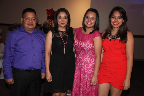 La familia de Odef celebra su cena de fin de año