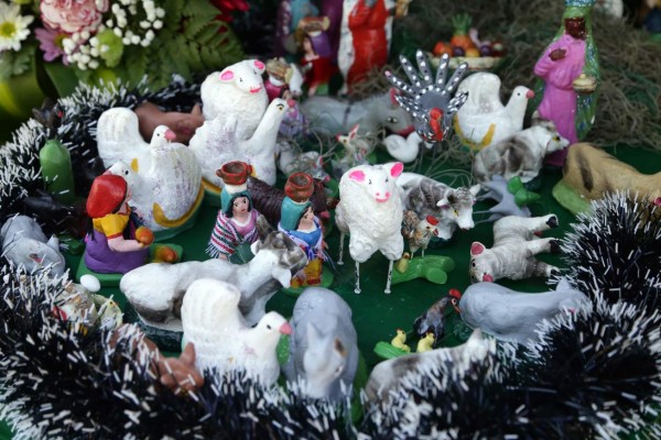 Artesanías navideñas 'invaden” puestos en el mercado Guamilito