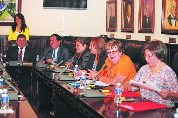 Aún no hay consenso para un techo financiero en campañas electorales