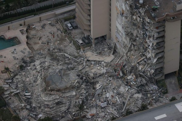Video muestra momento del derrumbe de edificio residencial en Miami