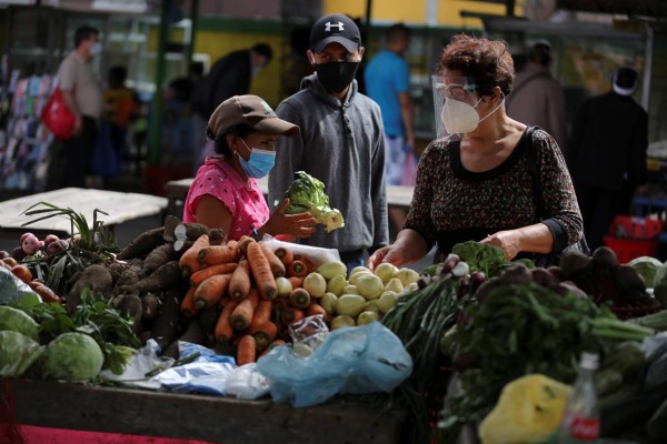 Hondureños ven con pesimismo el futuro de su economía, según CID Gallup