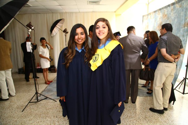 Alumnos de la Escuela Internacional Sampedrana se gradúan