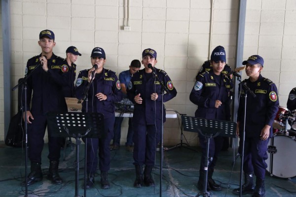 De policías a cantantes de música tropical