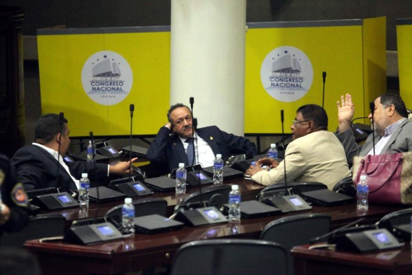 Elección de los siete se prolonga para el lunes