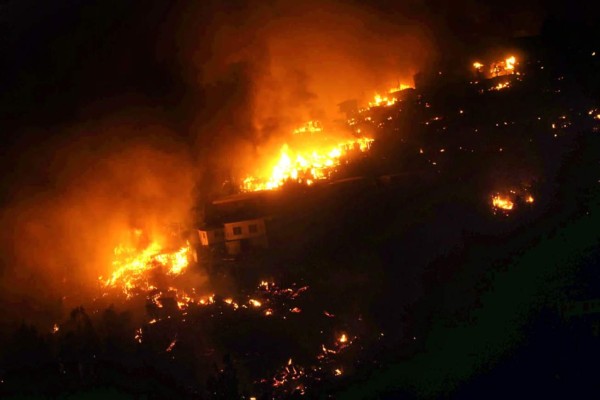 3,000 evacuados y unas 500 casas destruidas deja incendio en Chile 