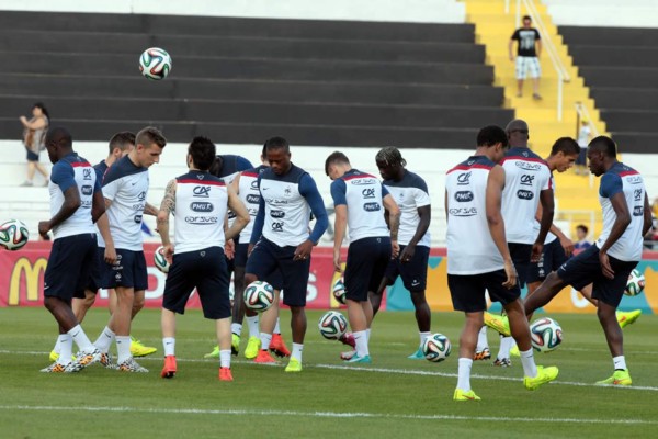 Francia ya entrena en Brasil con la mente puesta en Honduras
