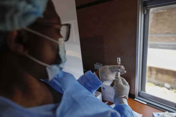 Científicos vigilan con preocupación una nueva variante del covid-19 en Sudáfrica