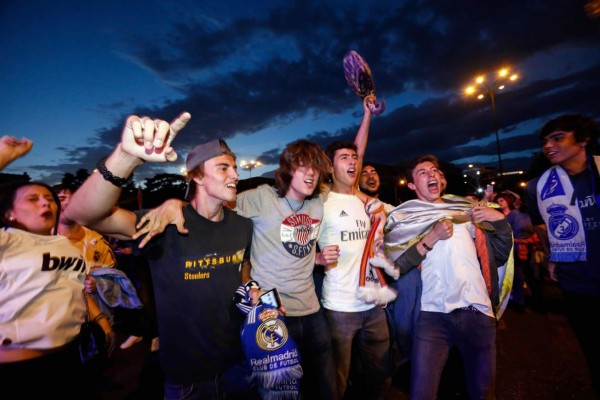 Bandera de Honduras en festejos de aficionados del Real Madrid en España