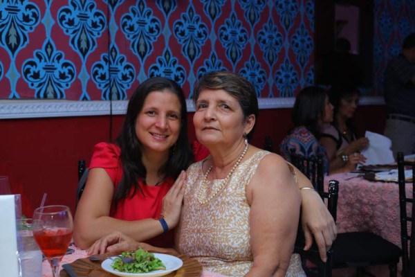 Lily Ustáriz y Liliana Paredes