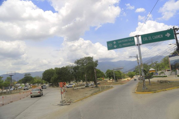 A paso rápido puente entre la 2 calle y bulevar del este