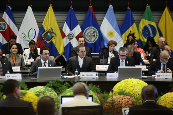 Cancilleres de Celac se reúnen a puerta cerrada
