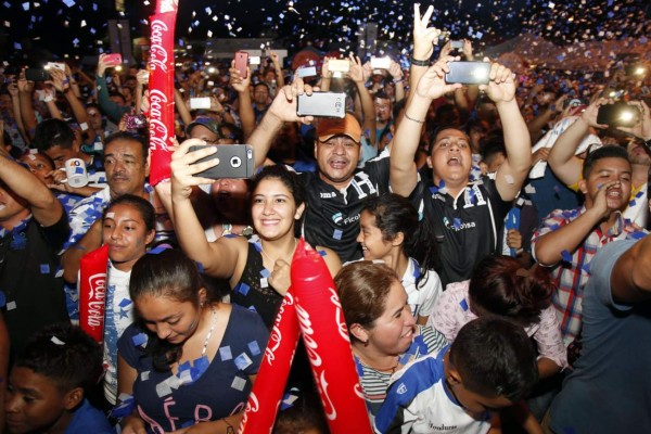 La Selección de Honduras se deja querer por la afición en el H-Fest