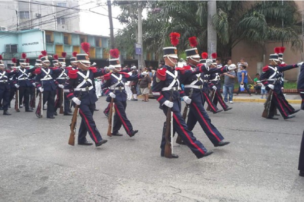Estudiantes de San Pedro Sula, ovacionados por sus acrobacias